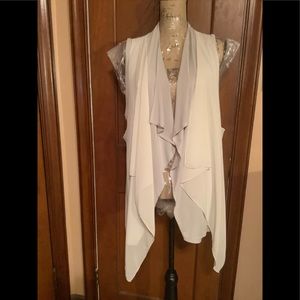 Simply Vera, Celery color Sleeveless Vest